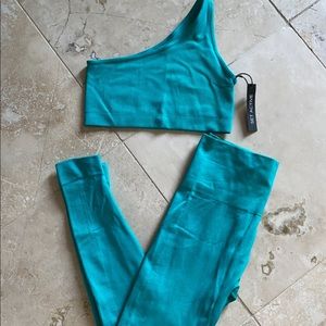 NWT - SET Active Sculptflex Set - Size Small